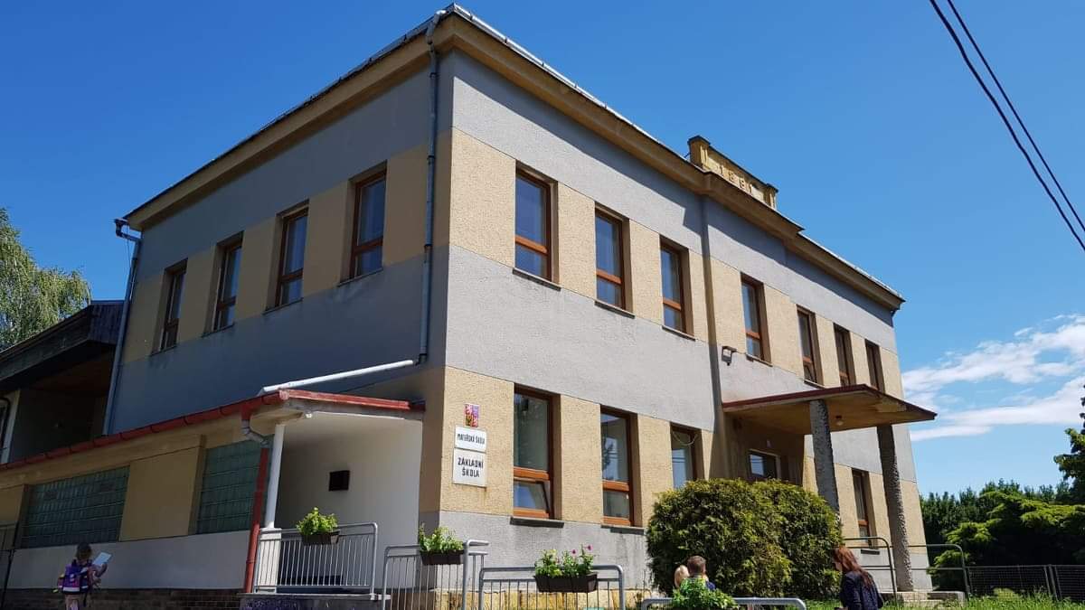 Z&aacute;kladn&iacute; &scaron;kola a mateřsk&aacute; &scaron;kola Radim, okres Jič&iacute;n